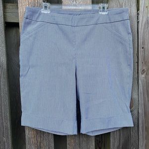 Kim Rogers Pinstriped navy blue & white Stretch Bermudas Preppy Golf cuf…
